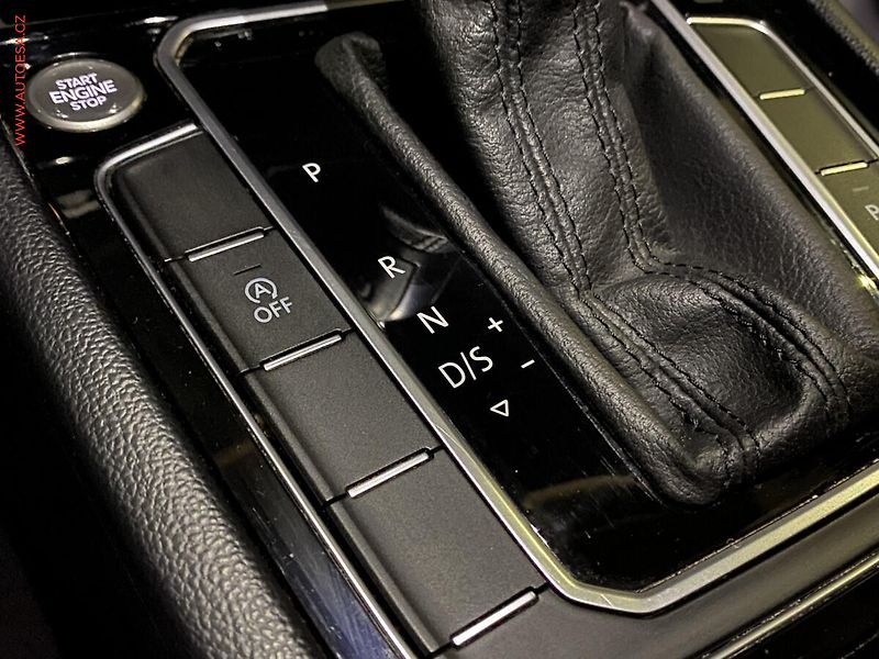 Volkswagen Passat (2021) 2.0TDi, ČR, Elegance, DSG - fotka 15 z 18
