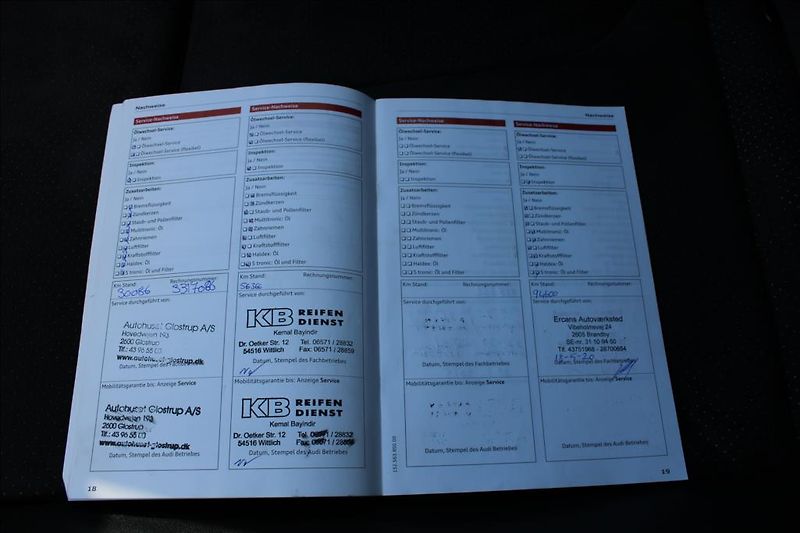 Audi A4 2,0 TDi  AUTOMAT, S-LINE - fotka 23 z 33