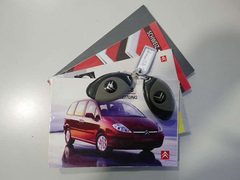 Citroën C8 2,2 HDi 94kW REZERVACE - fotka 28 z 32