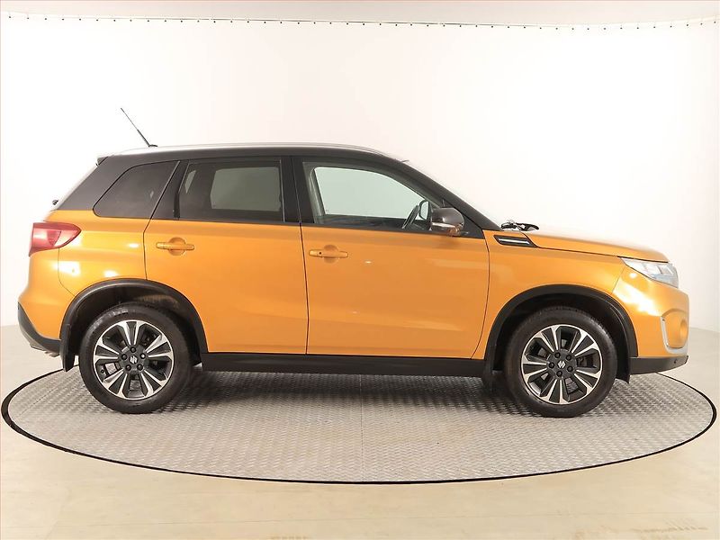 Suzuki Vitara (2020) Elegance 1.4 BoosterJet - fotka 6 z 18