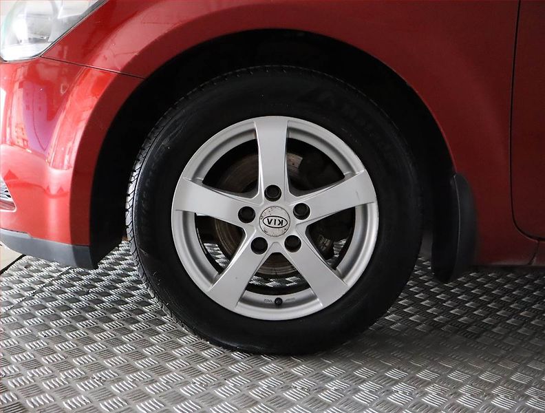Kia Ceed (2011) 1.4 CVVT, nová STK - fotka 15 z 16