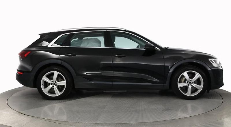 Audi Q8 e-tron 55 Q Kamera Tažné LED Vzduch - fotka 5 z 27