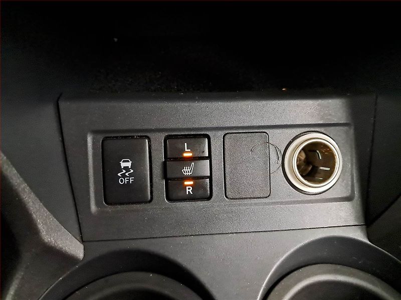 Toyota RAV4 (2010) 2.2 D-4D, 4X4, Tempomat - fotka 15 z 17