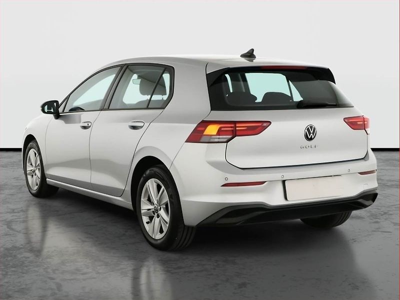 Volkswagen Golf (2020) Life 1.5 TSI, Serv.kniha - fotka 4 z 17
