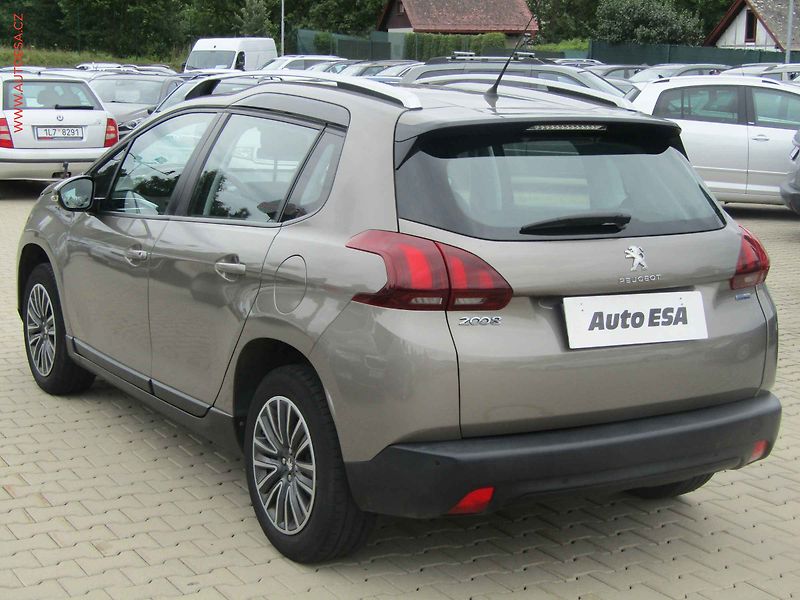 Peugeot 2008 (2017) 1.2 i, 1.maj,ČR, AC, výhřev - fotka 6 z 17