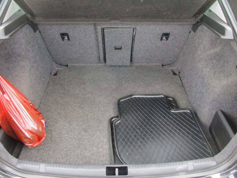 Škoda Rapid (2015) 1,6 TDi - fotka 9 z 12
