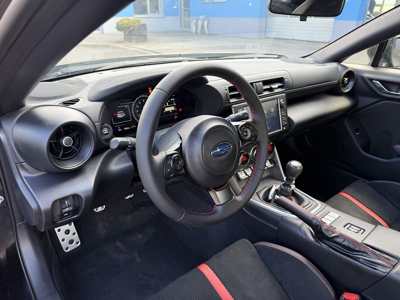 Subaru BRZ 2,4i 172kW 1800km - fotka 11 z 19