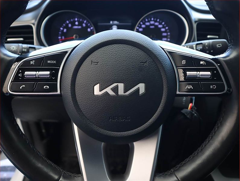 Kia Ceed (2023) 1.5 T-GDI, Serv.kniha - fotka 16 z 18