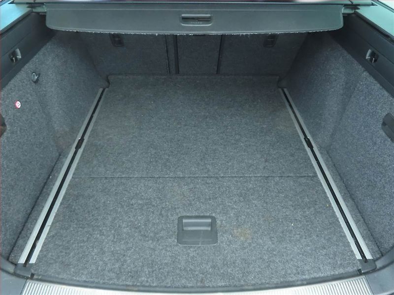 Škoda Superb (2013) 2.0 TDI, Navi, Xenony - fotka 13 z 14