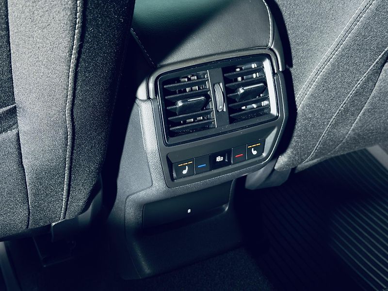 Škoda Karoq (2025) 1.5TSI*SPORT*360*5.LET.ZÁR - fotka 36 z 42