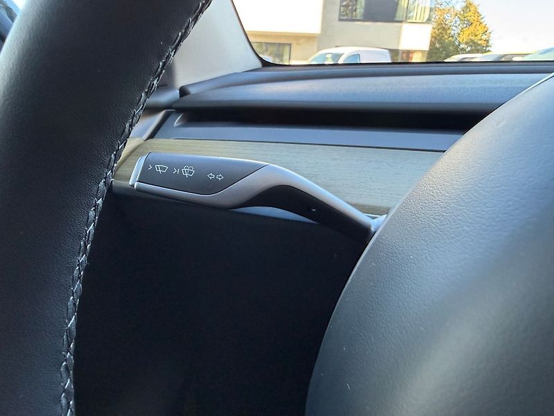 Tesla Model Y Standart Range LFP - fotka 32 z 40