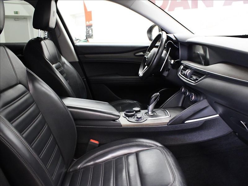 Alfa Romeo Stelvio 2,0 TBi 280k Q4 Kůže Led - fotka 12 z 33