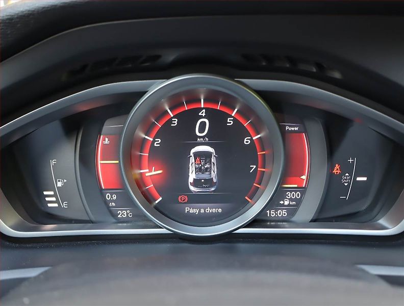 Volvo V40 (2016) 2.0 T2, Navi, Tempomat - fotka 10 z 16