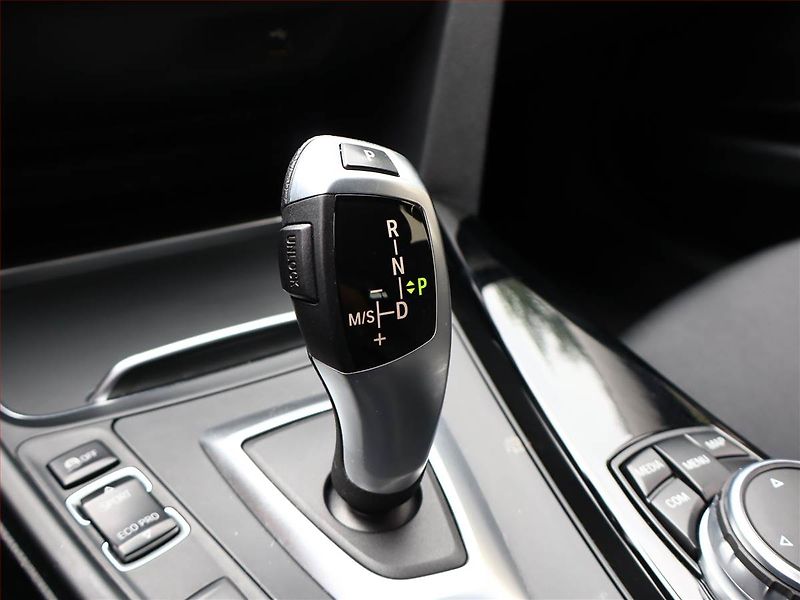BMW Řada 3 (2016) 330 d xDrive, 4X4, Automat - fotka 11 z 20
