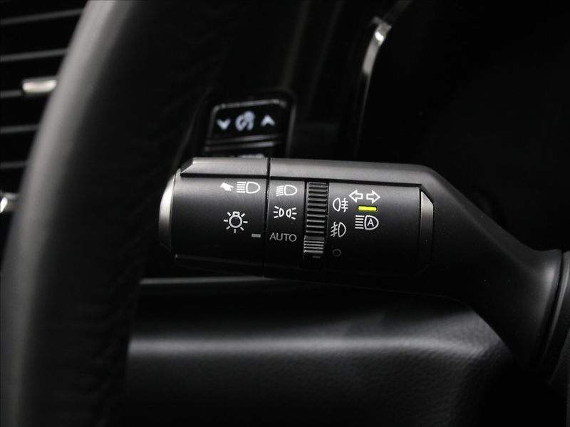 Lexus NX 350h 2,5 Hybrid Comfort TOP 29tkm. - fotka 19 z 24