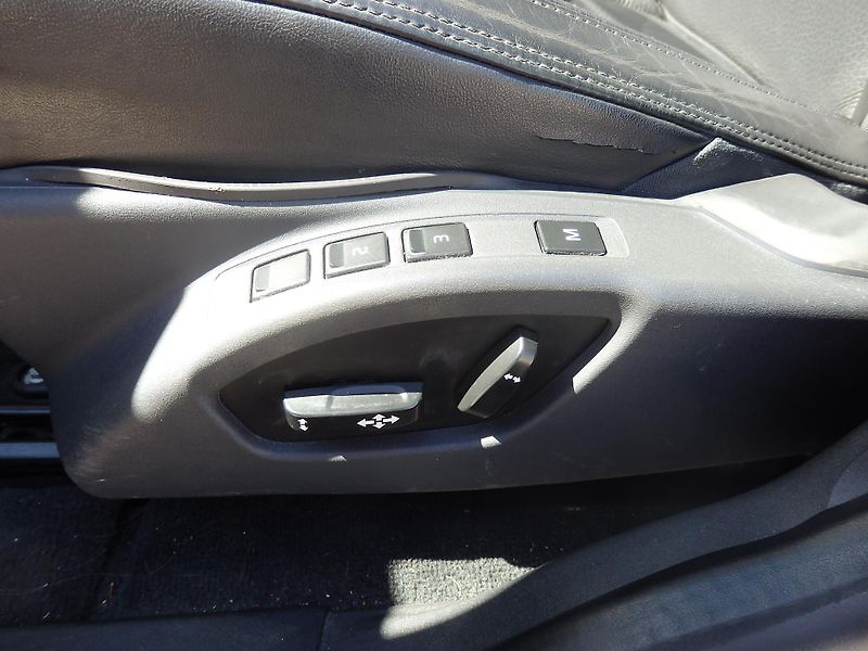 Volvo XC60 2.4 D 158 kW AWD NAVI, ZÁVĚS - fotka 14 z 22