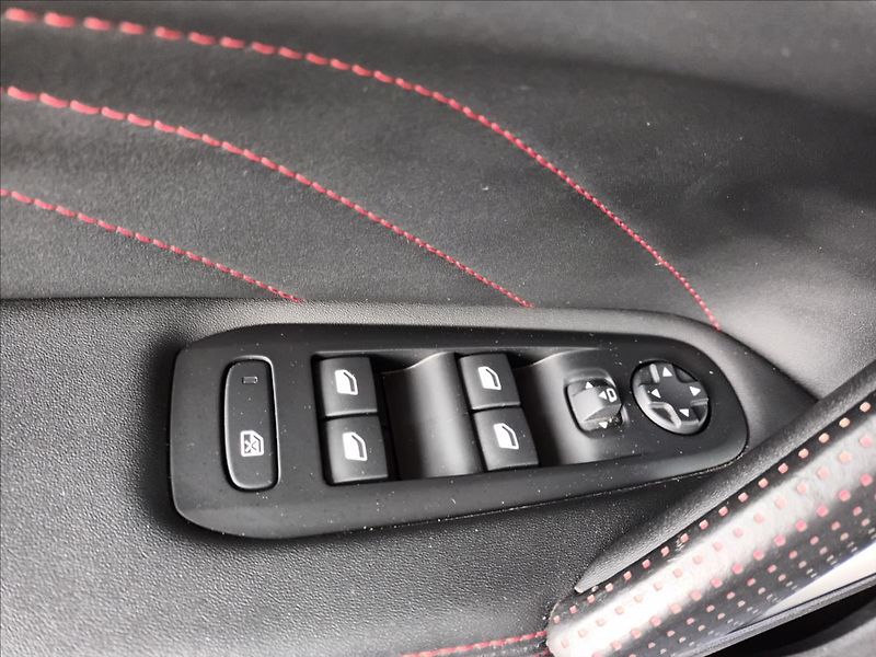 Peugeot 308 2,0 HDI,GT,130KW,ČR,SERVIS,NAV - fotka 31 z 50