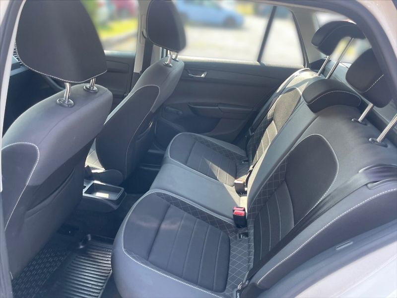 Škoda Fabia 1,0 TSI 70 Ambition - fotka 8 z 11