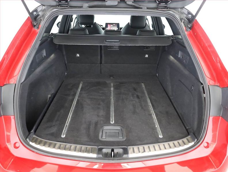 Toyota Corolla (2021) 2.0 Hybrid - fotka 18 z 19
