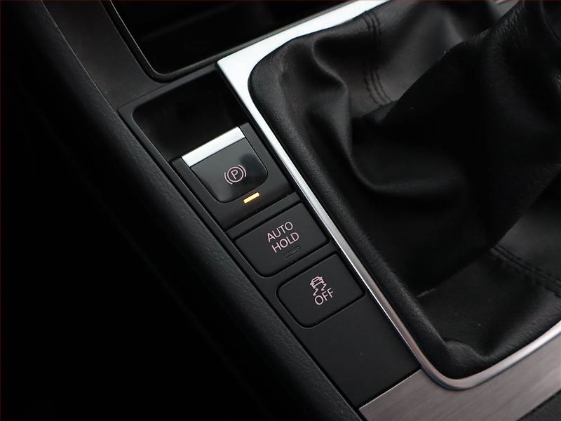 Volkswagen Passat (2012) 2.0 TDI, Navi, Tempomat - fotka 23 z 24