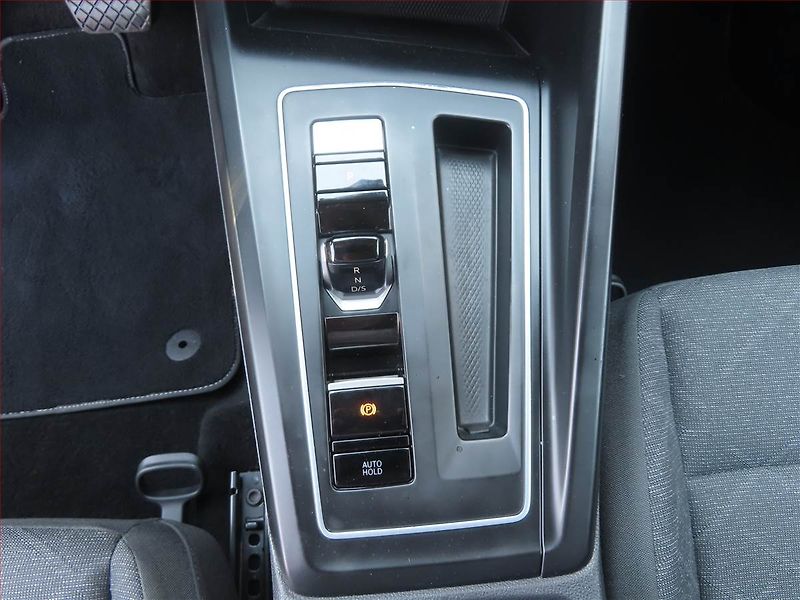 Volkswagen Golf (2022) Life 2.0 TDI, Automat - fotka 13 z 24