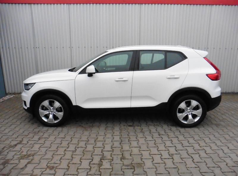 Volvo XC40 2,0 D3 Momentum PRO AWD A/T - fotka 5 z 15