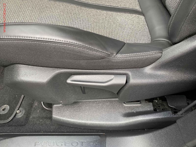 Peugeot 3008 (2018) 2.0 HDi, ČR, Allure, LED - fotka 14 z 19