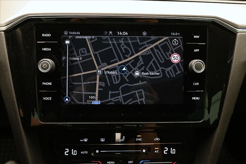 Volkswagen Passat 2,0 TDI 110kW DSG Business Zár - fotka 17 z 27