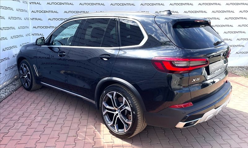 BMW X5 3,0 xDrive30d,195kW,individual - fotka 6 z 32