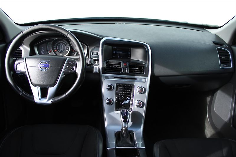 Volvo XC60 2.4D 140kW AWD SERVIS. KN. ČR - fotka 12 z 21