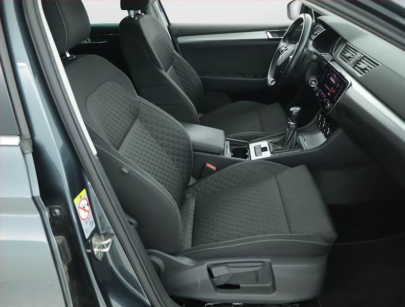 Škoda Superb (2021) 2.0 TDI, Serv.kniha, Navi - fotka 9 z 15