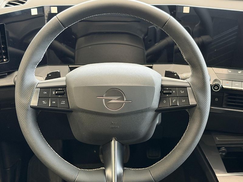 Opel Astra (2026) ULTIMATE 1.2 TURBO Hybrid - fotka 9 z 21