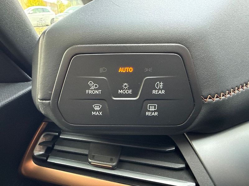 Cupra Born 170 kW eBoost FULL LED 63kWh - fotka 33 z 39