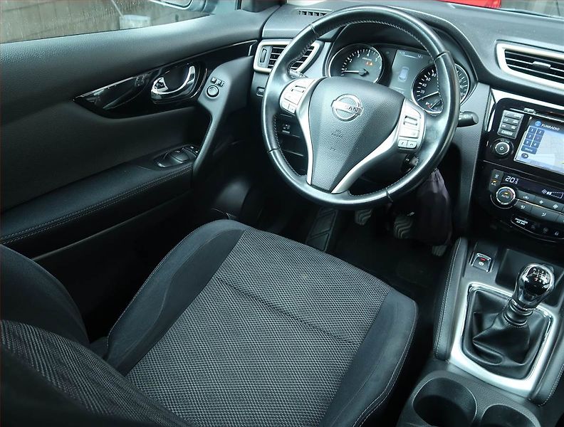 Nissan Qashqai (2014) 1.2 DIG-T, Navi, Tempomat - fotka 7 z 16