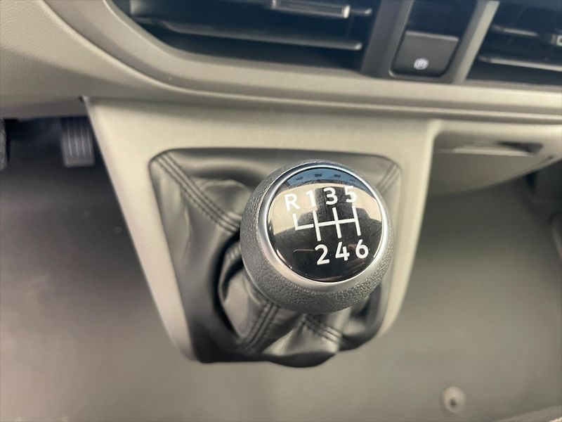 Volkswagen Transporter Nový T7 skříň TDI KR - fotka 14 z 26