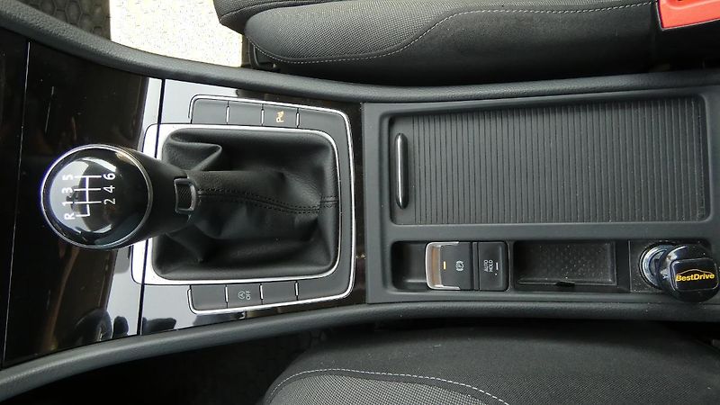 Volkswagen Golf Combi 1,4 TSI Highline 110 kW - fotka 17 z 22