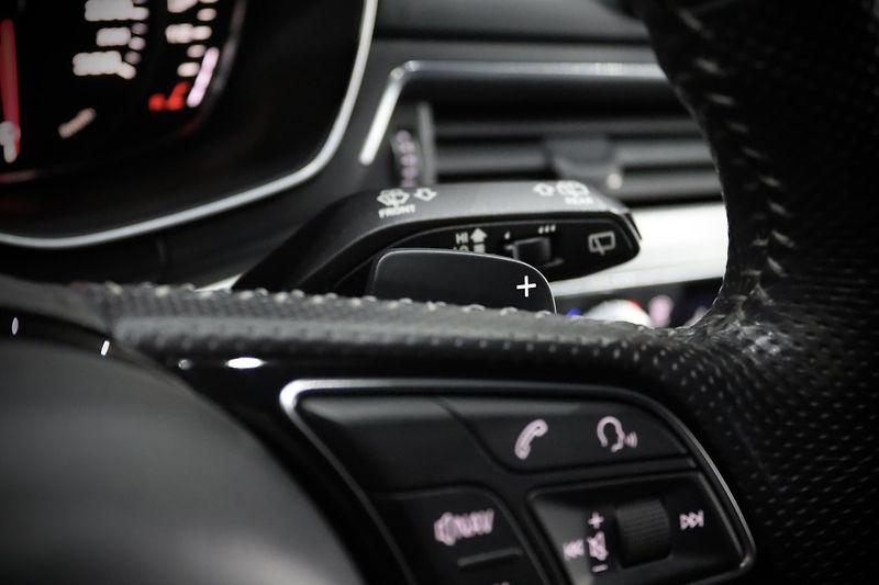 Audi A4 2.0 TFSI ultra 140 kW S line - fotka 32 z 49