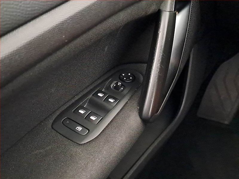 Peugeot 308 (2017) 1.6 BlueHDi, Navi, Tempomat - fotka 18 z 20