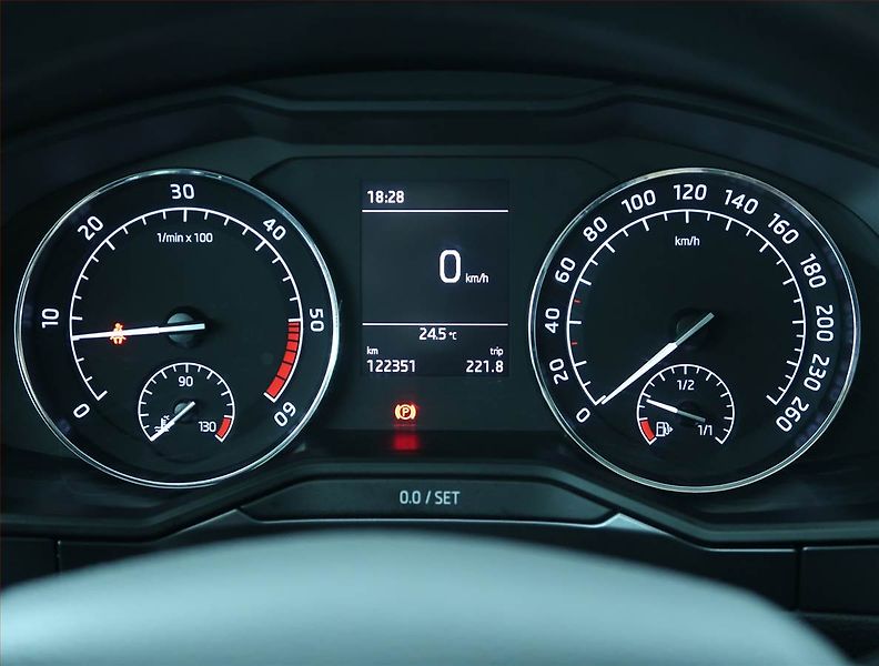 Škoda Superb (2019) 2.0 TDI, Park. senzory - fotka 11 z 16