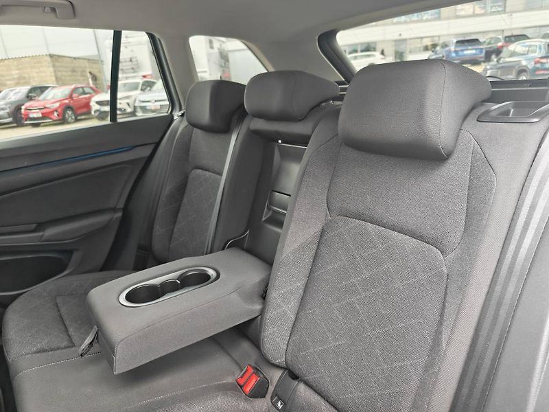Volkswagen Golf Life 7DSG 1,5 eTSI - fotka 8 z 22