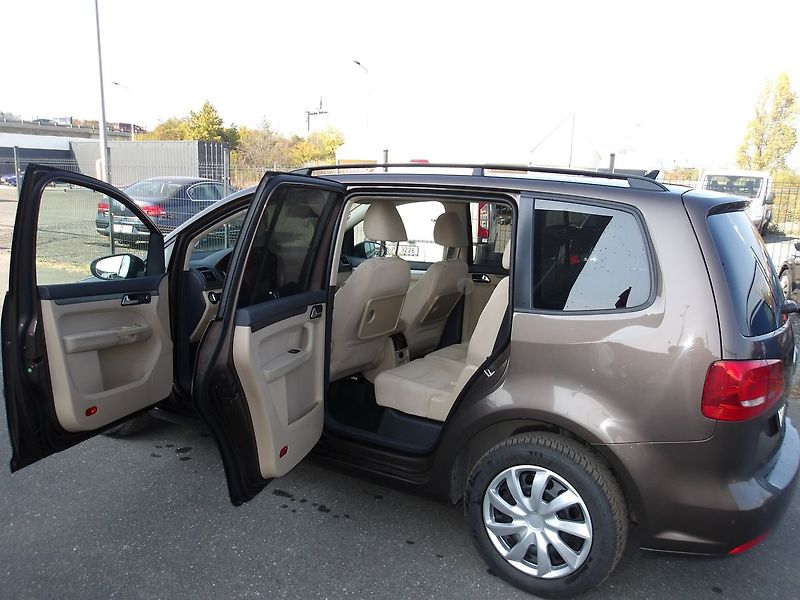 Volkswagen Touran 2,0TDi 103kW PANORAMA ! - fotka 10 z 33