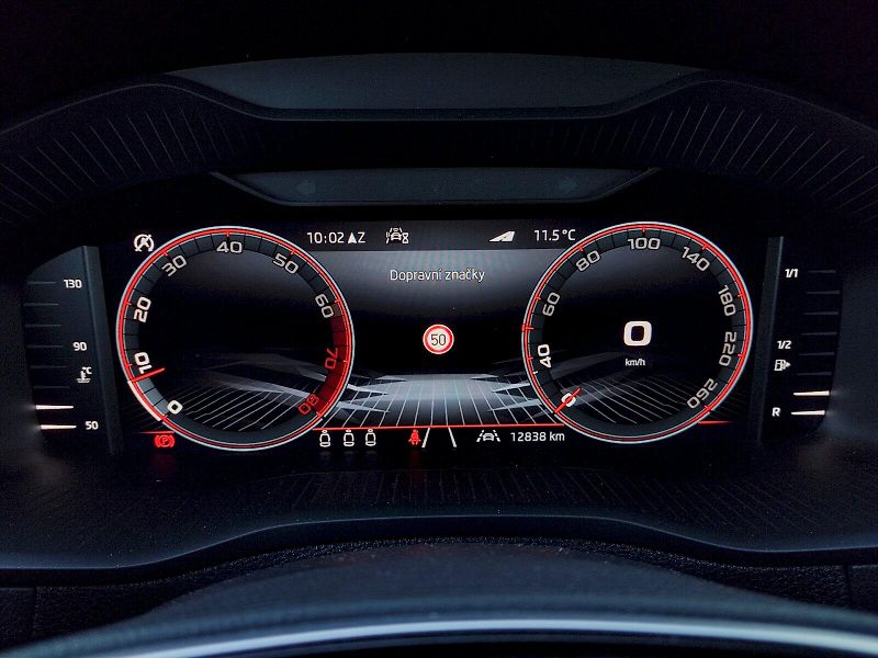 Škoda Karoq (2025) SportLine 1,5 Tsi  110 Kw - fotka 7 z 42