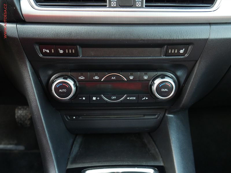 Mazda 3 (2014) 2.0 i, AC, navi, park.asist - fotka 15 z 17