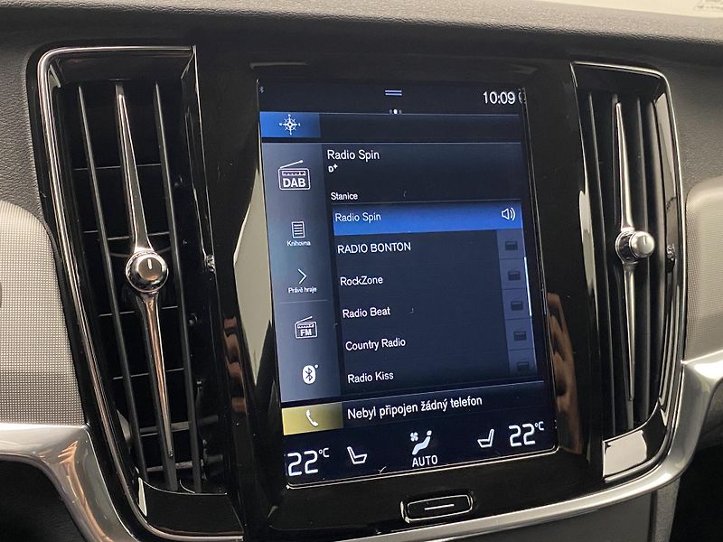 Volvo V90 B4 MOMENTUM AUT REZERVACE - fotka 40 z 48