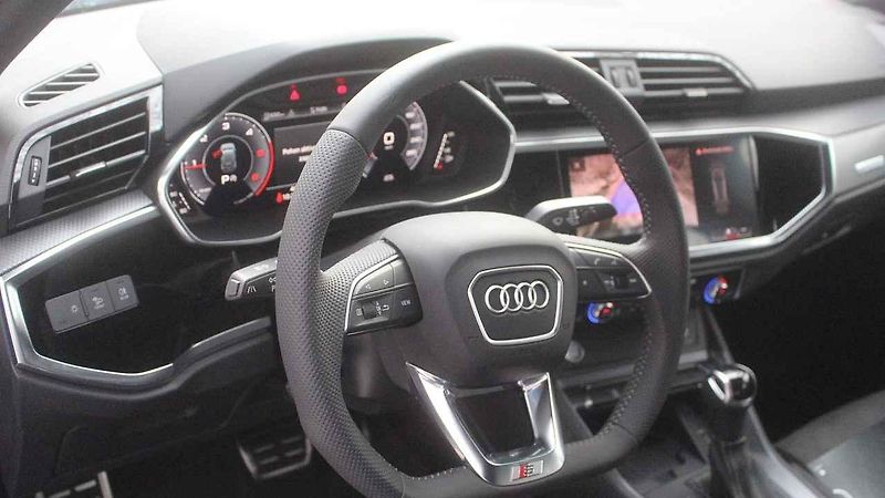 SUV Audi teď mají osmiúhelníkovou masku chladiče