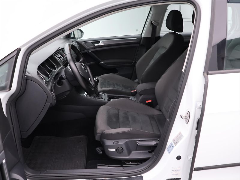 Volkswagen Golf 1,4 TSI 92kW CZ LED - fotka 10 z 24