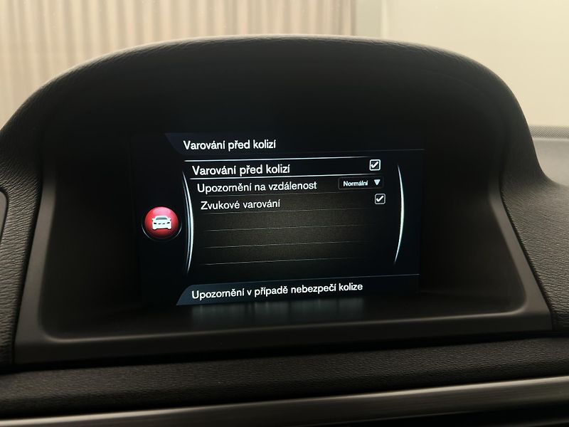Volvo XC70 D4 AWD MOMENTUM AUT - fotka 35 z 44