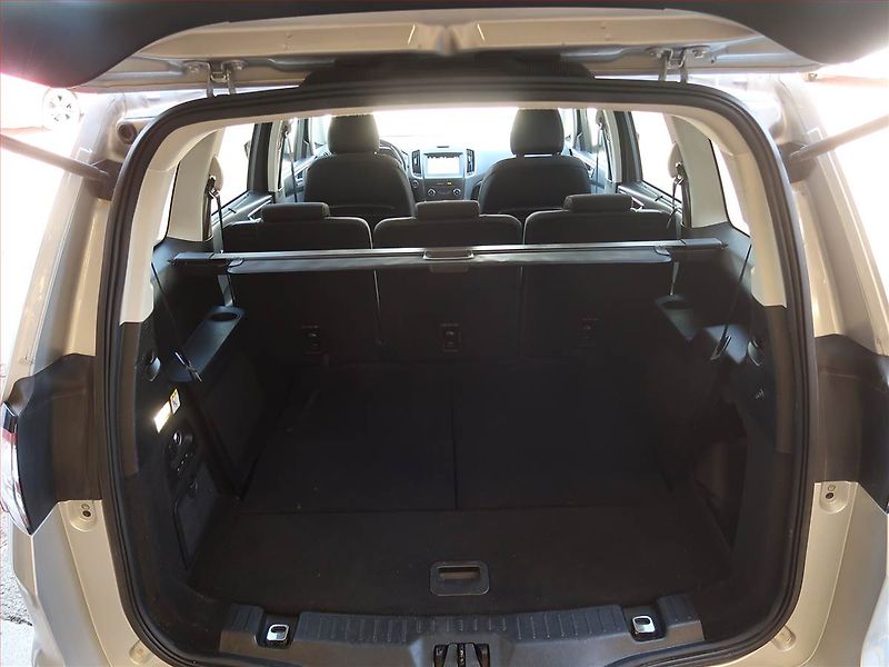 Ford Galaxy (2019) Titanium 2.0 EcoBlue, 4X4 - fotka 14 z 23