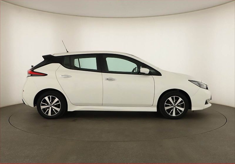 Nissan Leaf (2021) 40 kWh, SoH 92%, Automat - fotka 6 z 21