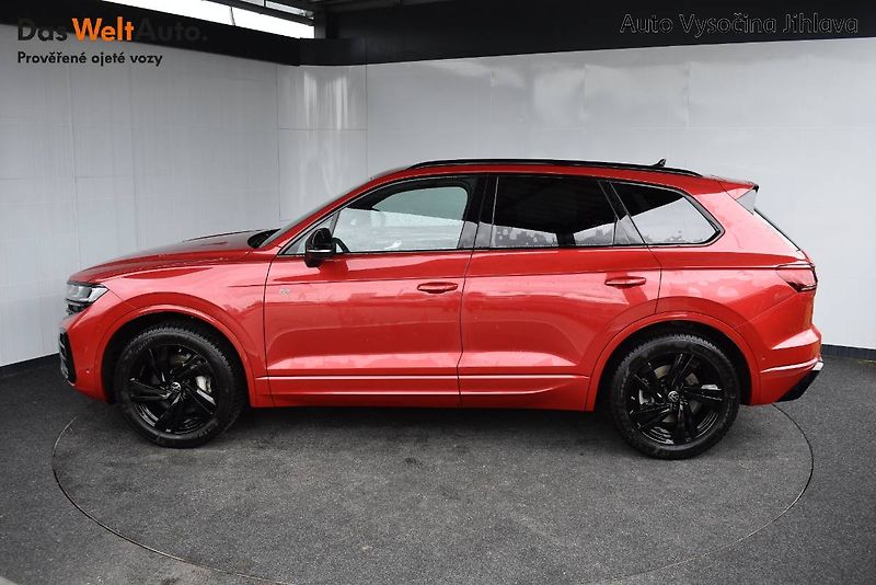 Volkswagen Touareg (2025) R-Line 3.0TDI 210kW, Webasto, - fotka 3 z 28
